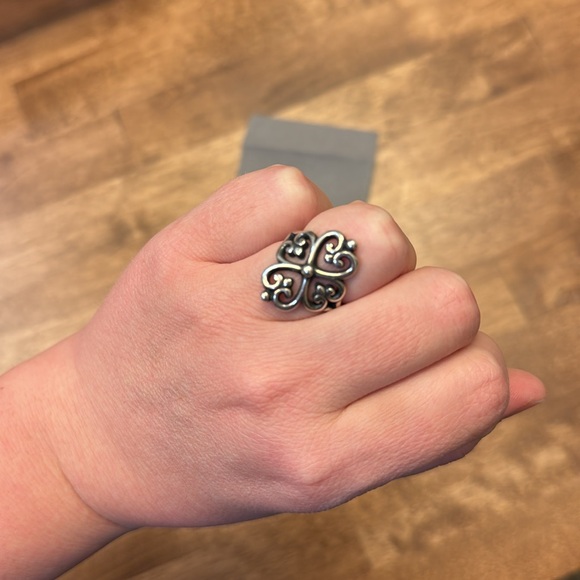 James Avery Sterling Silver Ring Adorned
Hearts Scroll Size 7.5 - Picture 2 of 4